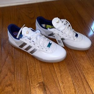 Adidas men’s shoes size 10 Brand new 🔥🔥